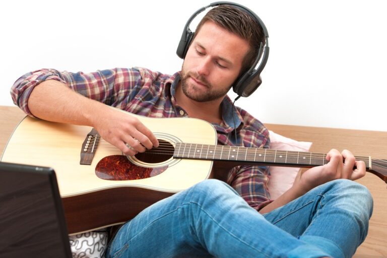 From Scales to Songs: Unfolding the Magic of Online Piano Courses