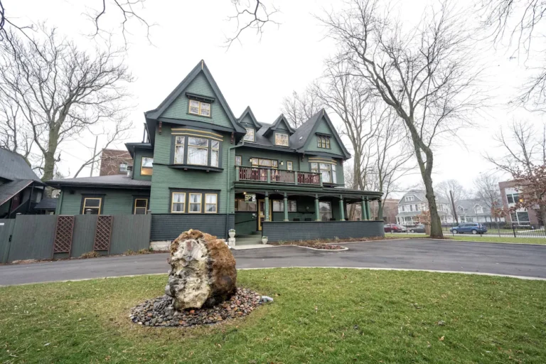 A Cosy Retreat in the City: Northey Street House – Your Perfect Salem Getaway