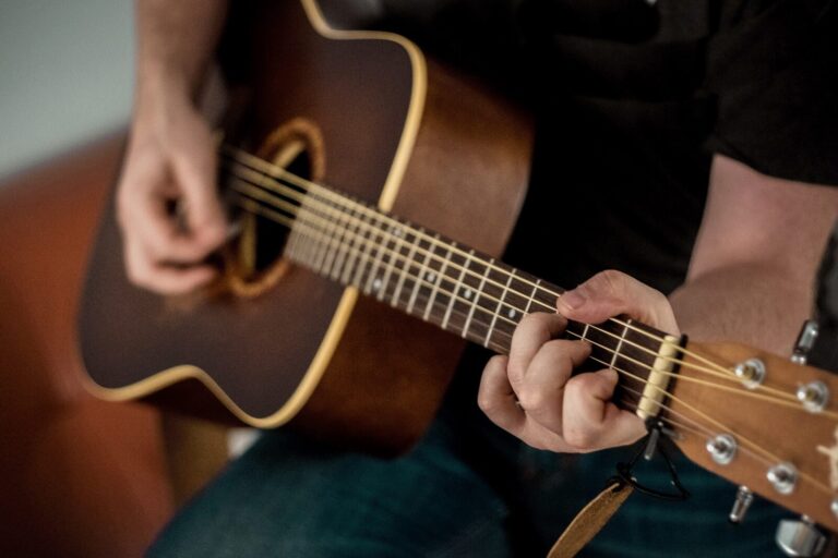 Strumming for Starters: A Beginner’s Guide to Online Guitar Classes